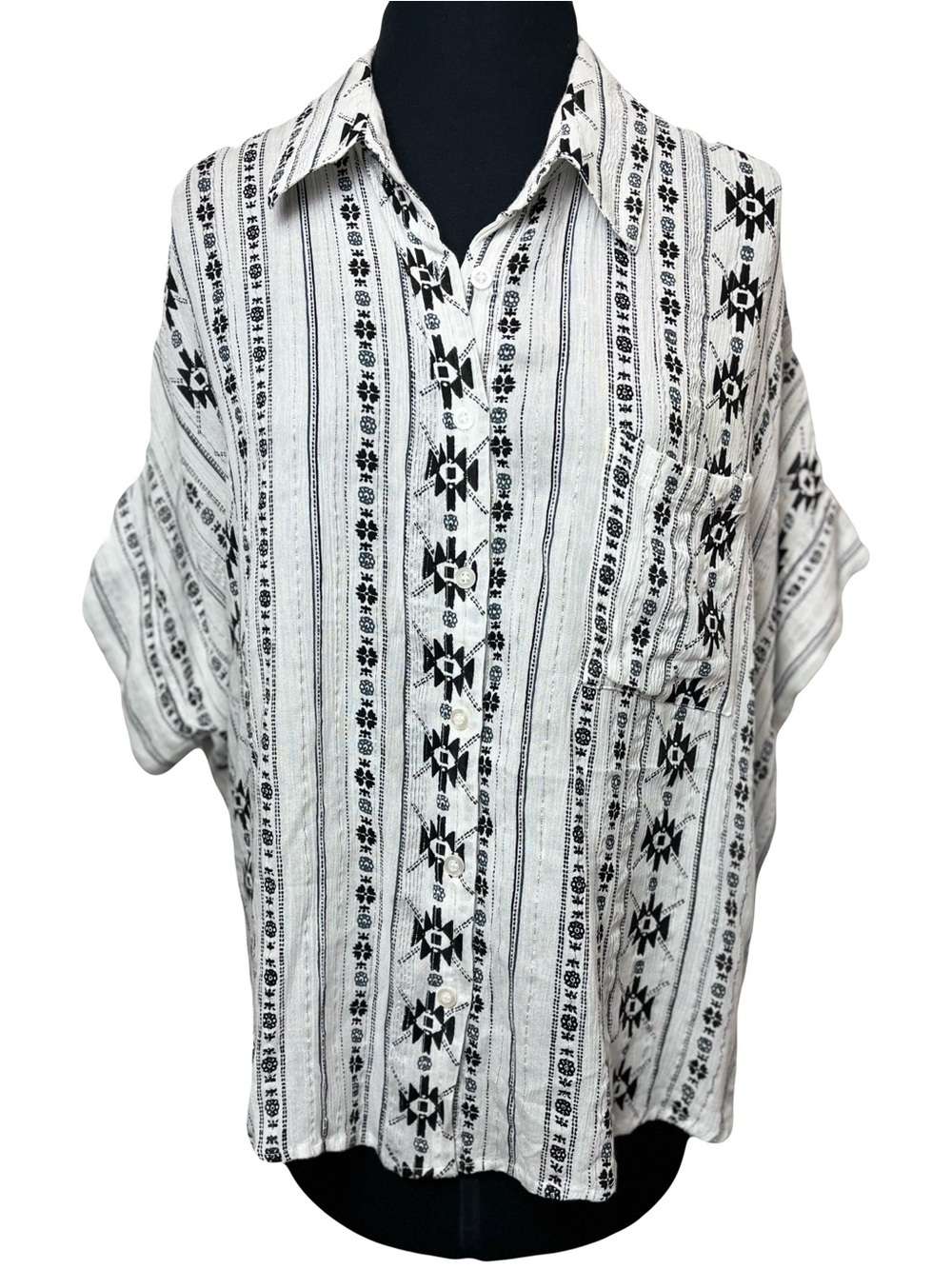 En Creme | White Black Silver Metallic Aztec Floral Southwestern Shirt, Large
